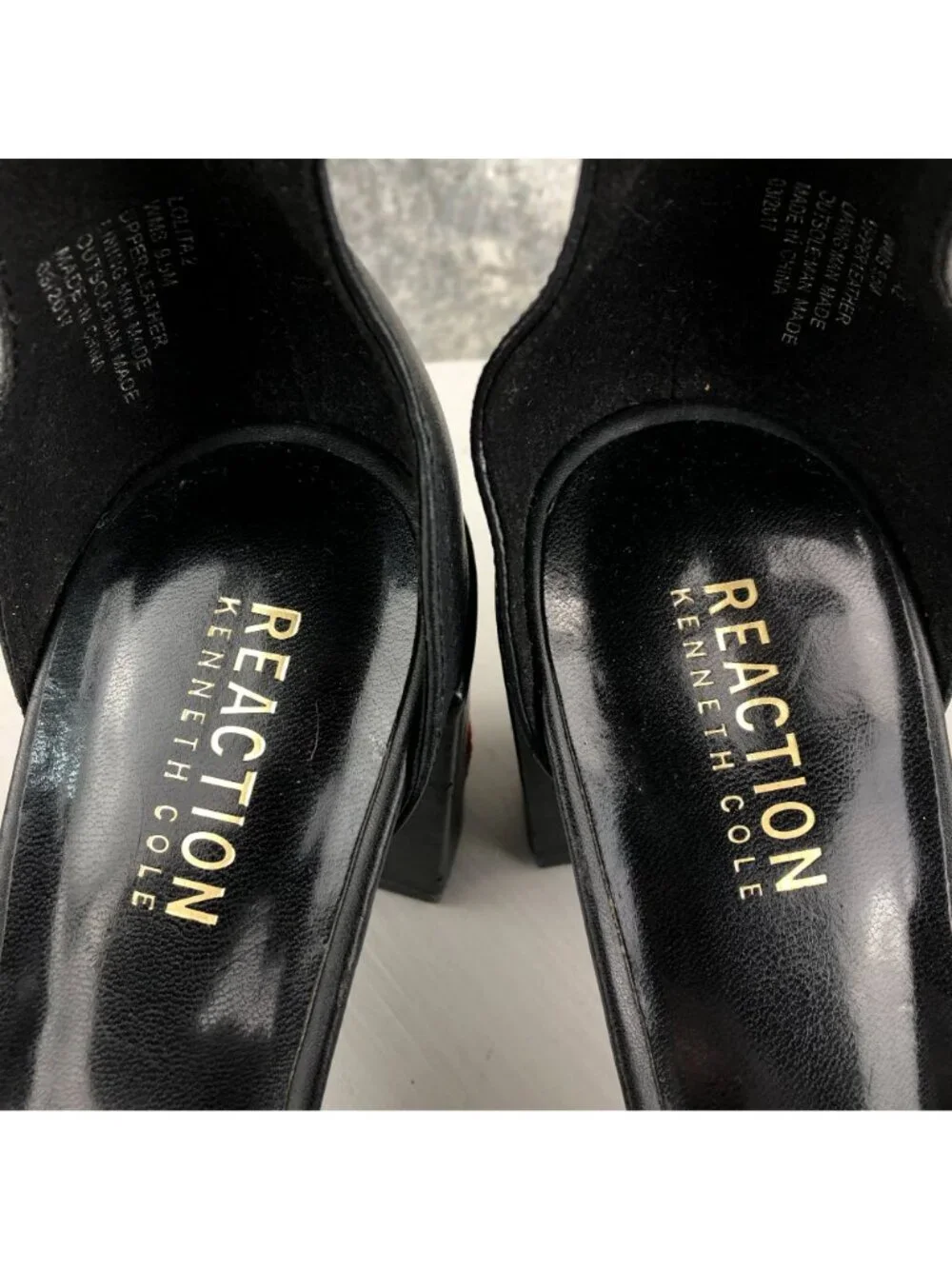 Kenneth Cole Reaction Womens 9.5M Lolita2 Black Leather Floral High Heel Sandals